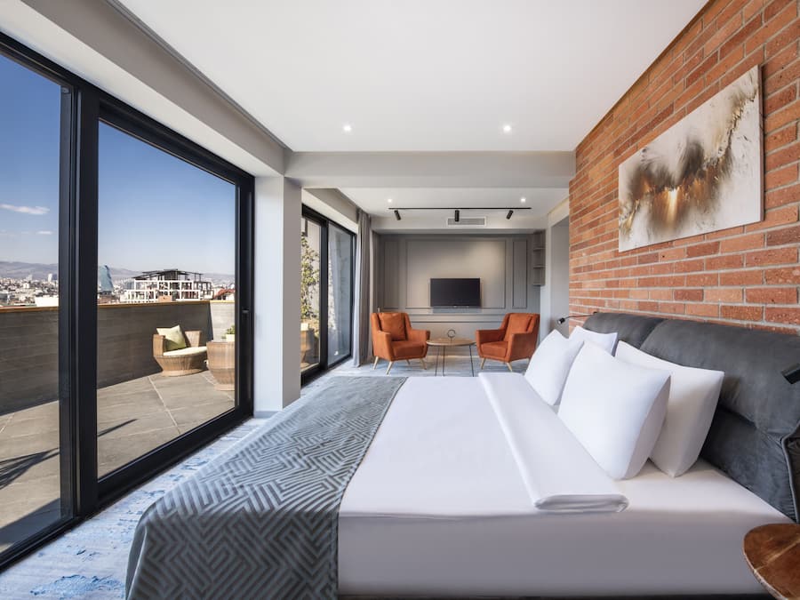 Luxury Studio Suite, 1 King Bed, Terrace | Hypo-allergenic bedding, minibar, in-room safe, desk