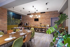 Free daily buffet breakfast