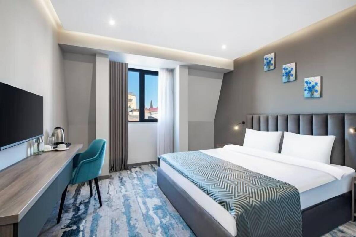 Literie hypoallergénique, minibar, coffres-forts dans les chambres