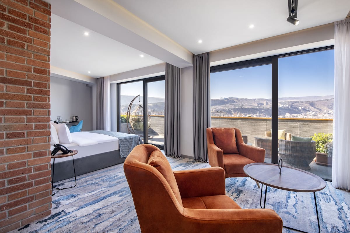 Ropa de cama hipoalergénica y minibar