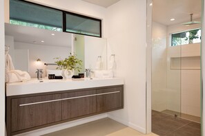 Shower, towels - 2 Modern Villas On the Golf Course | Putting Green, Pool, Hot Tub | Sleeps 22 (La Quinta)