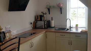 Fridge, microwave, stovetop, toaster