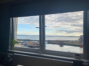 Exterior - 2-bed Apartment in Burntisland With Stunning Views (Burntisland)