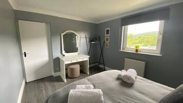 Apartment, Multiple Beds | 2 bedrooms, iron/ironing board, free WiFi, bed sheets