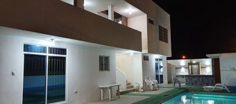 Holiday house with swimming pool facing the sea