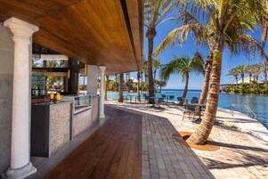 7 outdoor pools, pool umbrellas, sun loungers