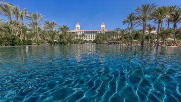 7 piscinas al aire libre, sombrillas, tumbonas