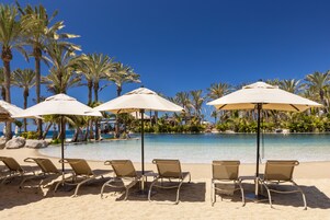 7 outdoor pools, pool umbrellas, sun loungers