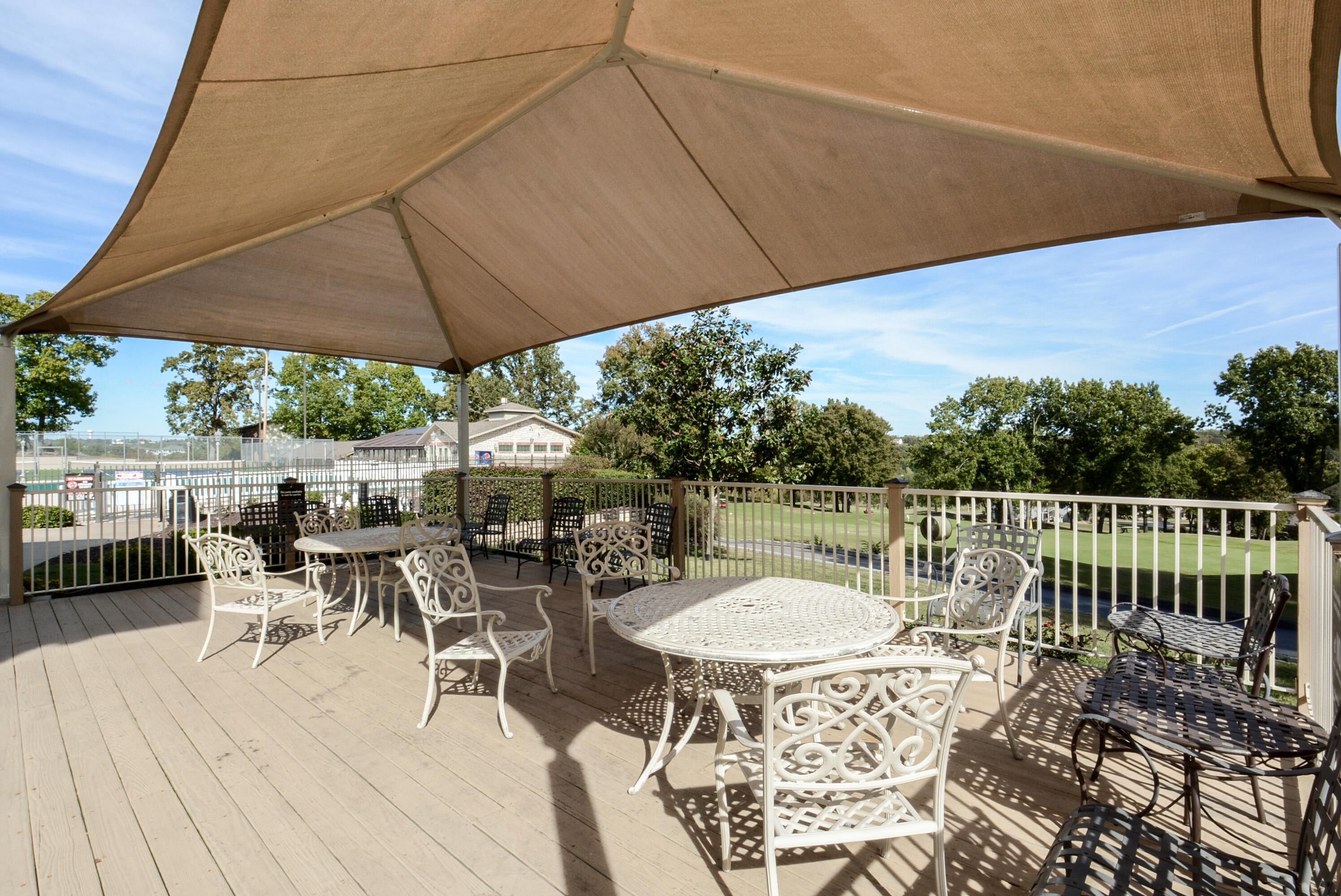 Sweet Clover - Indoor Pool - HOT TUB Area - Resort Style - Center of Branson!!