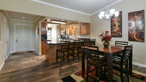 Condo (TeeRrific Inn - Large living areas - ) | Fachada