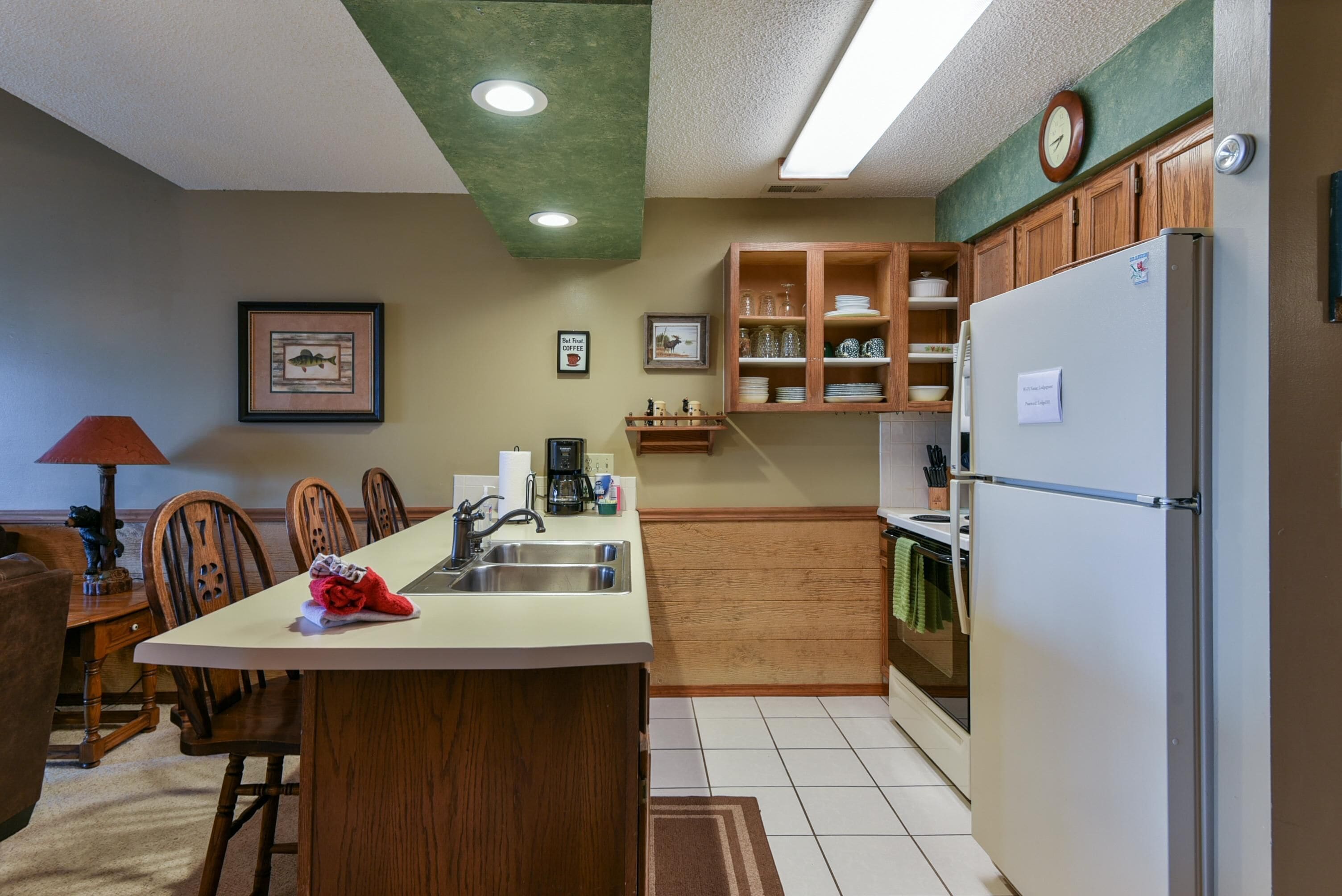 Westcreek Lodge @ Notch-vaulted Ceilings, 2 Pools, Private Lake, 1 Mile to Sdc!