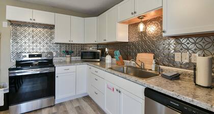 Stay-n-play - Downtown Branson - Free Trolley or Walk to all the Fun!!