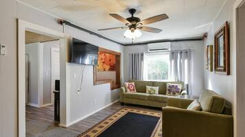 Rumah (Downtown house- IN HISTORIC BRANSON -) | Eksterior