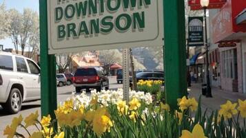 Rumah (Downtown house- IN HISTORIC BRANSON -) | Eksterior