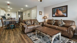 Unclassified image, 4 of 30, button - Mystic Cove Condo - Pool - Perfect Location!! (Branson)