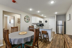 Lägenhet (Mystic Cove Condo - Pool - New everyt) | Exteriör