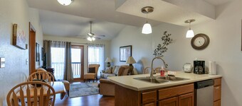 Divine 9 Condo - Resort Amenities - Fishing Lake - Hiking Trails - So Comfy!!