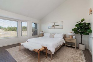 3 habitaciones, tabla de planchar con plancha y cuna de viaje 