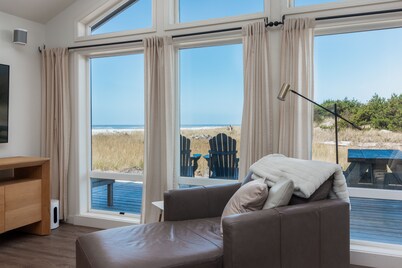 Neskowin North #187 - Modern oceanfront, single-level home with hot tub