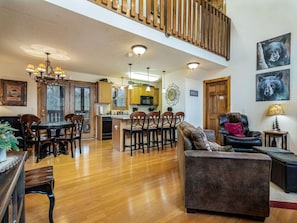 Exterior - Bear Hug - Cabin Comfort - Outdoor Pool - Walking Trails -family/group Fun! (Reeds Spring)