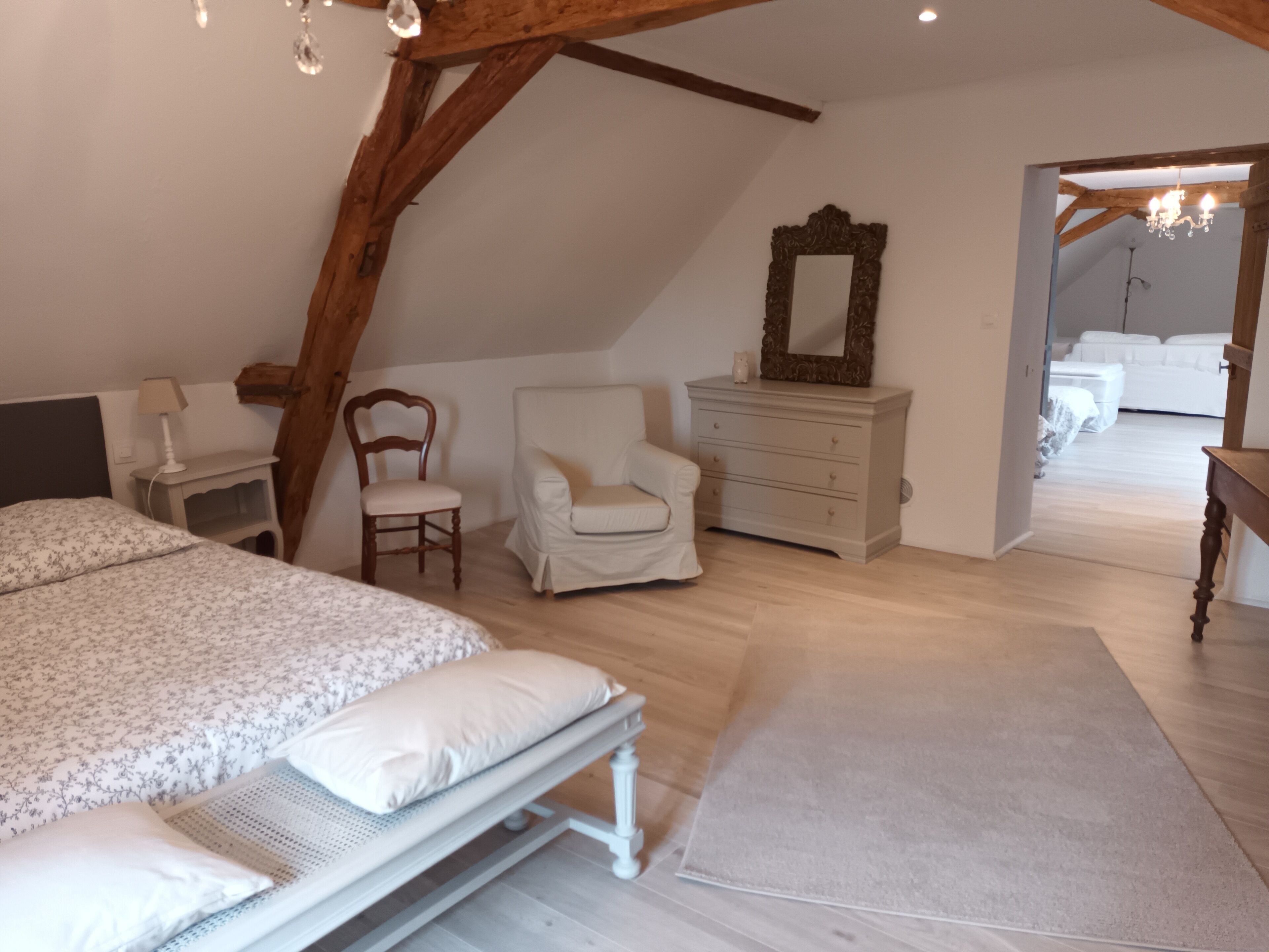 2 多间卧室、办公桌、旅行婴儿床、免费 WiFi