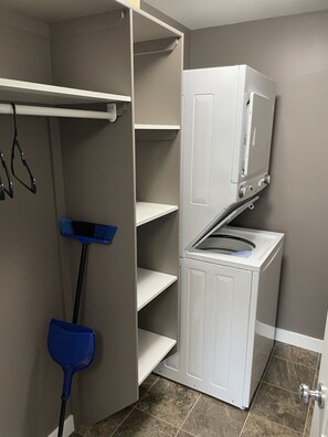 Interior - Adorable 1 bedroom 1 bathroom secondary suite with a parking pad. (Regina)
