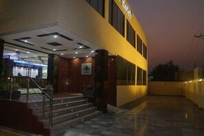 Exterior - Pool & Park Hotel (Lahore)