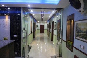 Lobby - Pool & Park Hotel (Lahore)