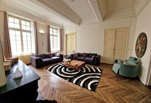 スマートテレビ、暖炉、ステレオ、PC モニター