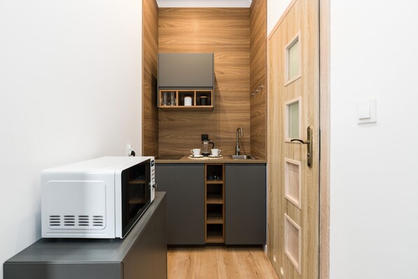 Fridge, microwave, stovetop, electric kettle