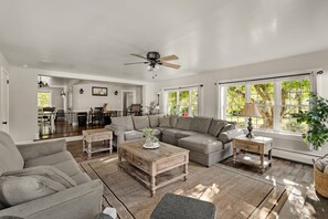 TV, fireplace, offices