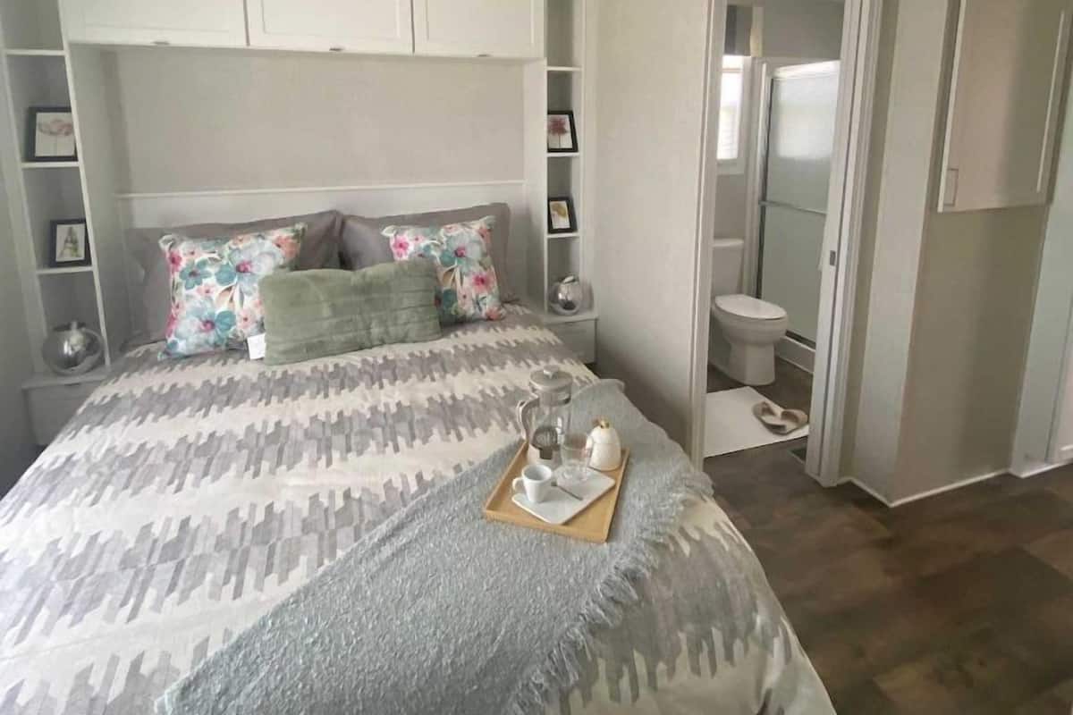 Elite Cottage | 2 bedrooms, individually decorated, individually furnished