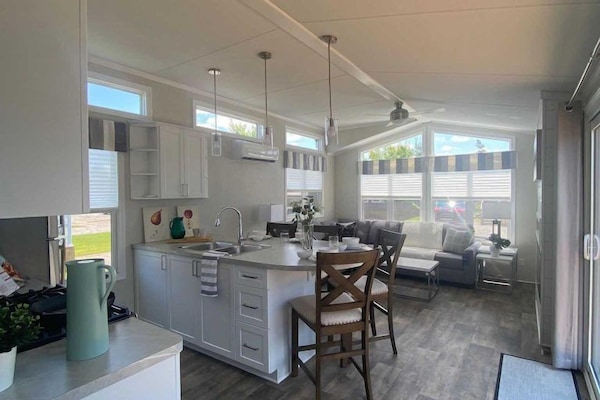 Elite Cottage | Private kitchen | Full-size fridge, microwave, oven, stovetop