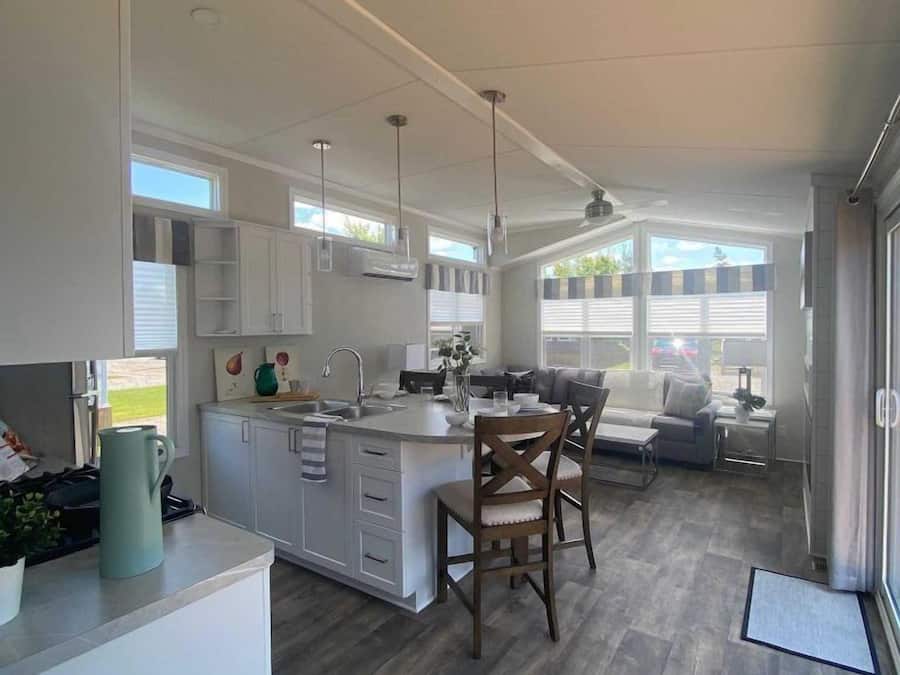 Cottage Élite | Cuisine privée | Grand réfrigérateur, micro-ondes, four, plaque de cuisson