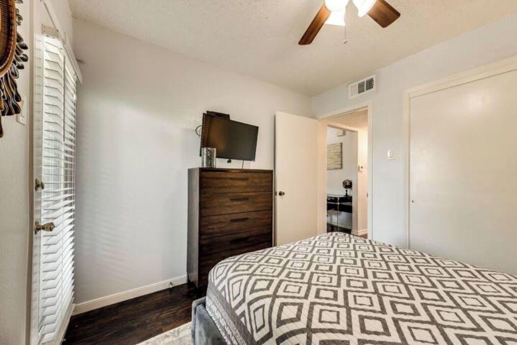 2 bedrooms, desk, iron/ironing board, free WiFi