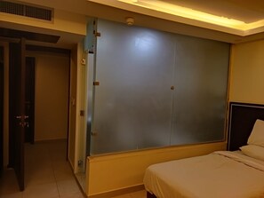 Douche à « effet pluie », articles de toilette gratuits, sèche-cheveux