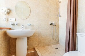 Junior Double Room | Bathroom | Free toiletries, hair dryer, slippers, towels