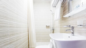 Free toiletries, hair dryer, slippers, towels - Western Hotel (Tashkent)