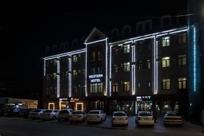 Front of property - Western Suites Hotel (Tashkent)