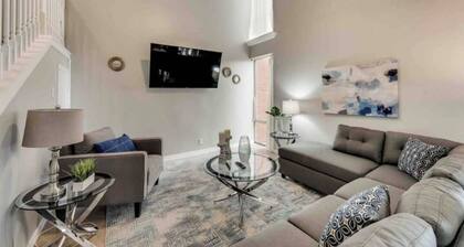 GP64A Stylish 3BD Condo | Six Flags| Grand Prairie