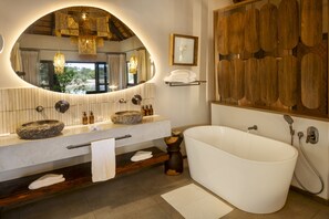 Luxury Suite, 2 Bedrooms | Minibar, free WiFi - Simbavati Waterside (Bushbuckridge)