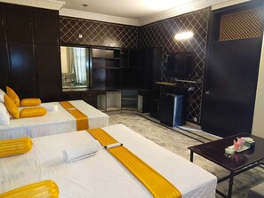 Laptop workspace - Hotel Royal Grand (Mekhtar)