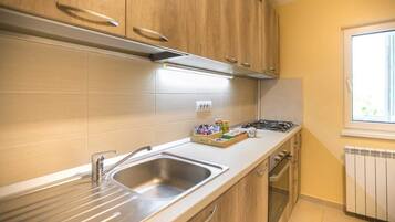 Microwave, oven, stovetop, coffee/tea maker