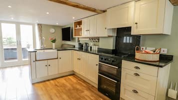 Dishwasher, cookware/dishes/utensils