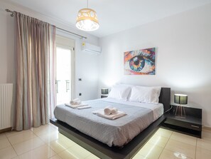 3 bedrooms, in-room safe, iron/ironing board, free WiFi - Grey House by Checkin (Heraklion)