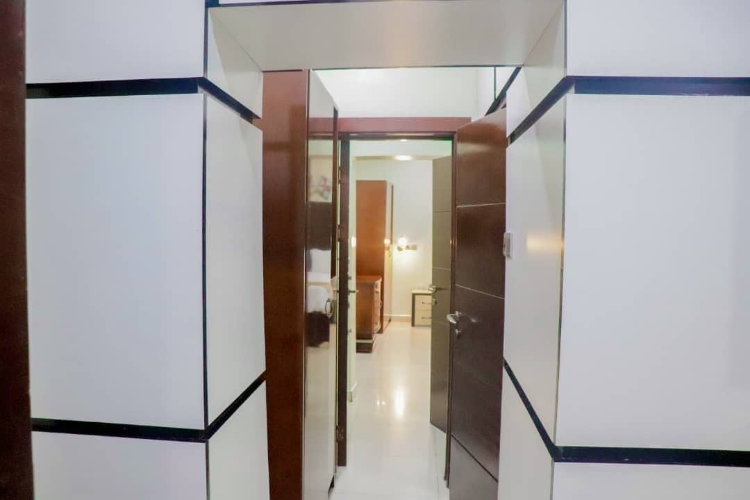 Rom – executive | Safe på rommet, skrivebord og skrivebord for bærbar PC