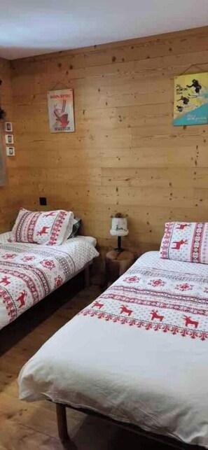 3 bedrooms, iron/ironing board, travel crib, bed sheets