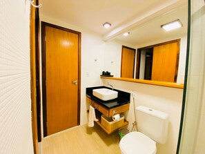 Combined shower/bathtub, hair dryer, towels, toilet paper