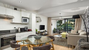 Apartemen Deluks | Makan di kamar