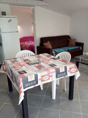 Interior - BRIGHT HOUSE, Pets allowed, near SEA, FOREST AND BIKE ROUTES (Saubion)
